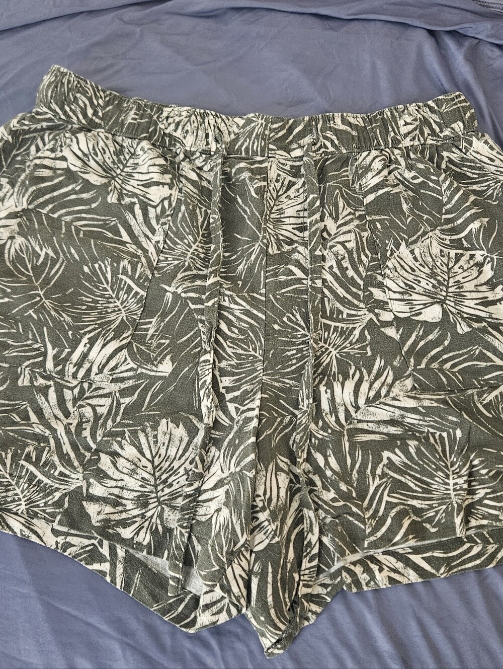 Women’s Tropical Print Elastic-Waist Shorts - Green/cream